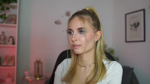 Snapshot of catecrago_ chatting on 02.19.25 catecrago online show from 02.19.25