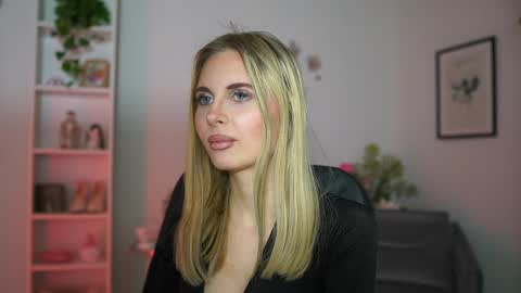 Snapshot of catecrago_ chatting on 02.20.25 catecrago online show from 02.20.25