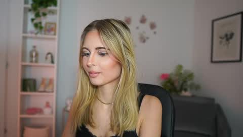 Snapshot of catecrago_ chatting on 02.27.25 catecrago online show from 02.27.25