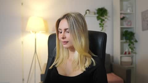 Snapshot of catecrago_ chatting on 11.05.25 catecrago online show from 11.05.25