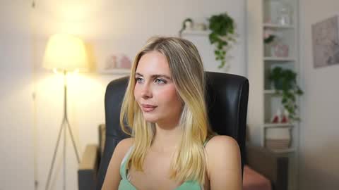 Snapshot of catecrago_ chatting on 11.11.25 catecrago online show from 11.11.25