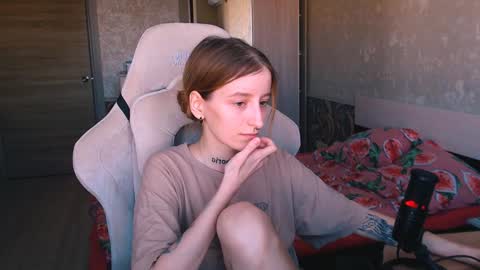 Snapshot of cath_dysphoria_ chatting on 12.17.24 CATH online show from 12.17.24