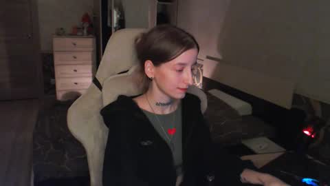 Snapshot of cath_dysphoria_ chatting on 09.30.25 CATH online show from 09.30.25