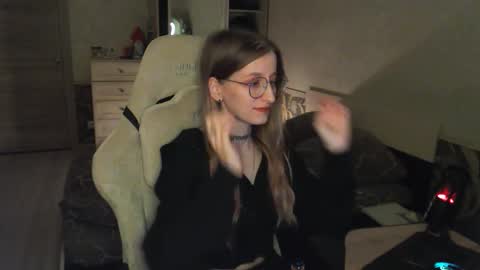 Snapshot of cath_dysphoria_ chatting on 10.06.25 CATH online show from 10.06.25