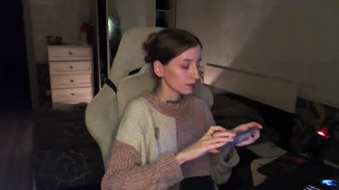 Snapshot of cath_dysphoria_ chatting on 11.06.25 CATH online show from 11.06.25