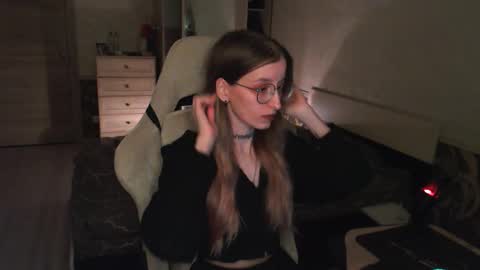 Snapshot of cath_dysphoria_ chatting on 11.22.25 CATH online show from 11.22.25