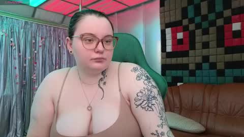 Snapshot of catherineclaire chatting on 05.14.26 catherineclaire online show from 05.14.26