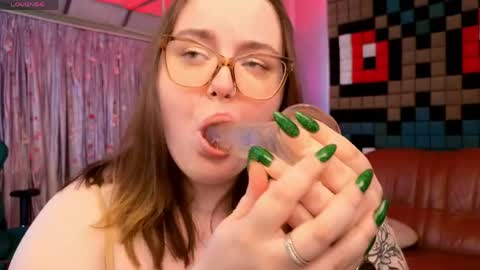 Snapshot of catherineclaire chatting on 05.26.26 catherineclaire online show from 05.26.26