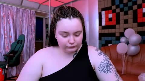 Snapshot of catherineclaire chatting on 06.17.26 catherineclaire online show from 06.17.26