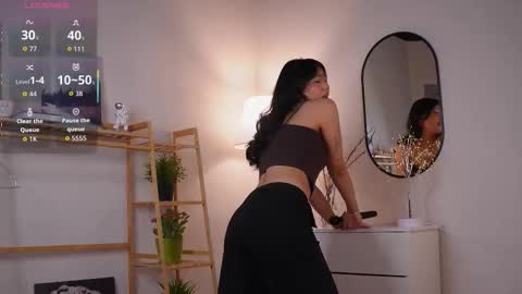 Snapshot of catheryneells chatting on 11.18.25 Lee online show from 11.18.25