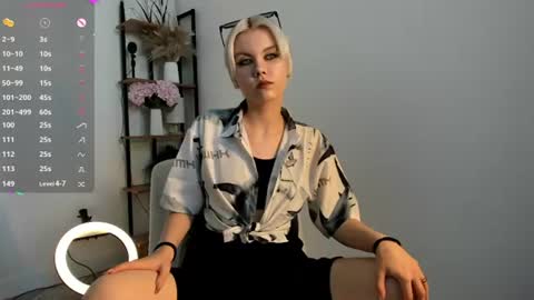 Mia online show from 06.24.26