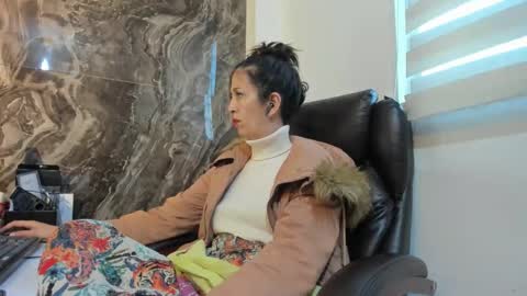 CATT EVANS online show from 12.20.25