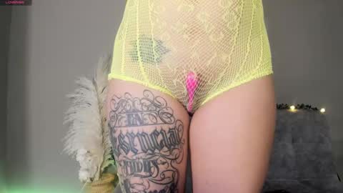 Snapshot of catty_foxx chatting on 10.11.25 online show from 10.11.25