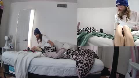 Snapshot of cattywompiscreations chatting on 01.07.25 zatbabydaddy online show from 01.07.25