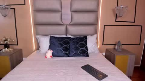 caylincollins online show from 09.30.25