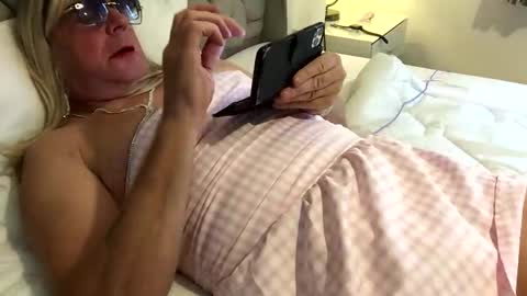 Claire online show from 09.17.25