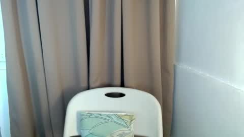 Snapshot of ce_lien chatting on 12.15.25 Celine online show from 12.15.25