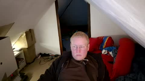 Snapshot of cebas chatting on 02.03.25 cebas online show from 02.03.25