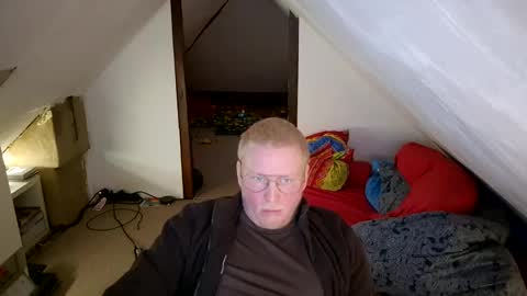 Snapshot of cebas chatting on 02.05.25 cebas online show from 02.05.25