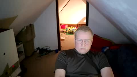 Snapshot of cebas chatting on 02.13.25 cebas online show from 02.13.25