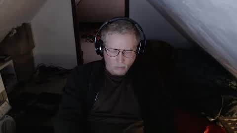 Snapshot of cebas chatting on 02.25.25 cebas online show from 02.25.25