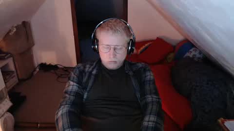 Snapshot of cebas chatting on 03.06.25 cebas online show from 03.06.25