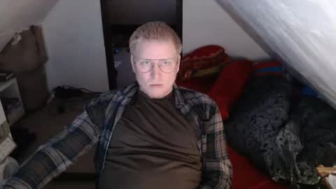 Snapshot of cebas chatting on 03.10.25 cebas online show from 03.10.25