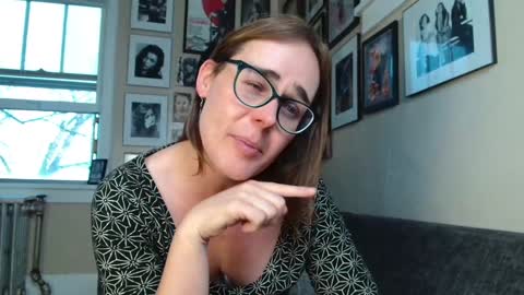 Snapshot of cecilysaintclaire chatting on 12.04.24 Cecily Saint Claire online show from 12.04.24