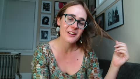 Snapshot of cecilysaintclaire chatting on 12.13.24 Cecily Saint Claire online show from 12.13.24