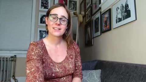 Snapshot of cecilysaintclaire chatting on 02.18.25 Cecily Saint Claire online show from 02.18.25