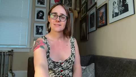 Snapshot of cecilysaintclaire chatting on 02.21.25 Cecily Saint Claire online show from 02.21.25