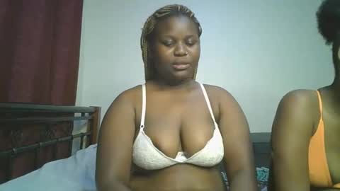 Snapshot of ceepretty25 chatting on 12.17.25 ceepretty25 online show from 12.17.25