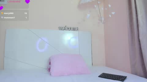 Snapshot of celeste_chic chatting on 09.26.25 celeste_chic online show from 09.26.25