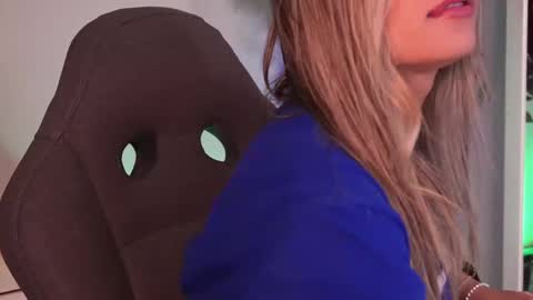 The girl of your eyes  online show from 03.11.25