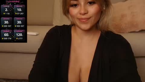 Snapshot of celiahenn chatting on 11.17.25 Celia online show from 11.17.25