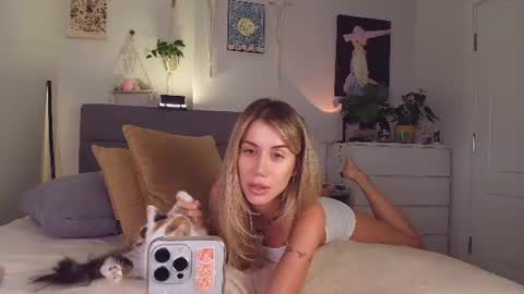 Snapshot of celin_summer chatting on 07.23.26 Celin online show from 07.23.26