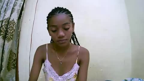 Snapshot of cerminah chatting on 11.18.25 cerminah online show from 11.18.25