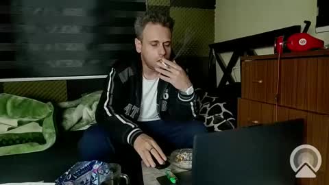 Snapshot of cezar46 chatting on 01.04.25 cezar online show from 01.04.25