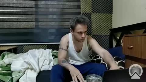 Snapshot of cezar46 chatting on 02.01.25 cezar online show from 02.01.25