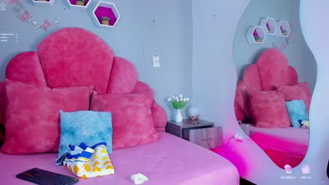 Snapshot of chaneladamss_ chatting on 02.01.25 C H A N E L online show from 02.01.25