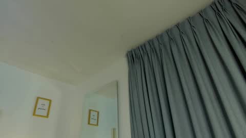 Snapshot of chaneladamss_ chatting on 02.18.25 C H A N E L online show from 02.18.25