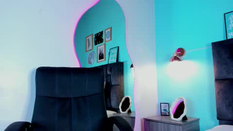 Snapshot of chaneladamss_ chatting on 02.23.25 C H A N E L online show from 02.23.25