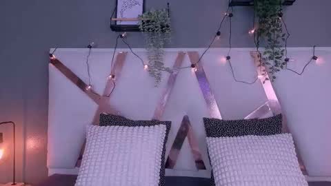 Snapshot of chaneladamss_ chatting on 09.24.25 C H A N E L online show from 09.24.25