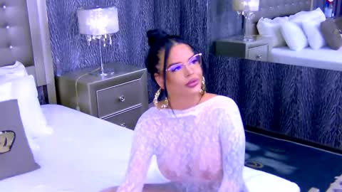 Snapshot of chanelledy1 chatting on 10.10.25 chanelledy1 online show from 10.10.25