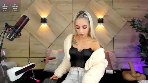 Snapshot of channelcrawford chatting on 09.29.25 ChannelCrawford online show from 09.29.25