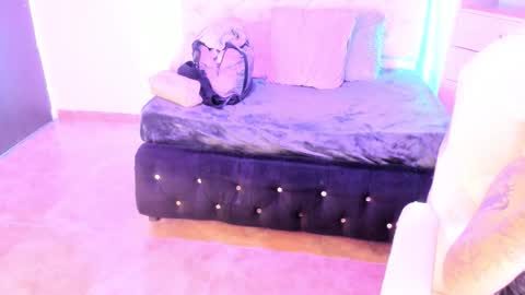 Snapshot of chantall_valkoba chatting on 11.20.25 Chantall online show from 11.20.25