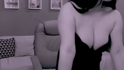 The Queen online show from 01.12.25