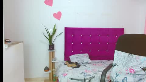 Snapshot of chantalsemenova2023 chatting on 06.04.26 chantal sweety and horny latina for u online show from 06.04.26