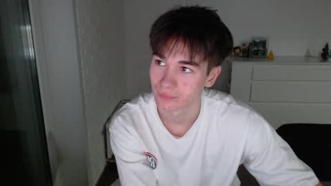 Snapshot of charleshanson69 chatting on 11.19.25 charleshanson69 online show from 11.19.25