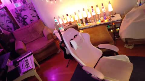 Charli online show from 01.05.25